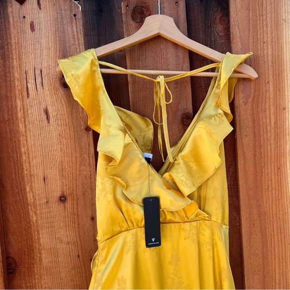 Golden Yellow Satin Floral Jacquard Faux-Wrap Midi Dress 🌿 - Picture 4 of 10